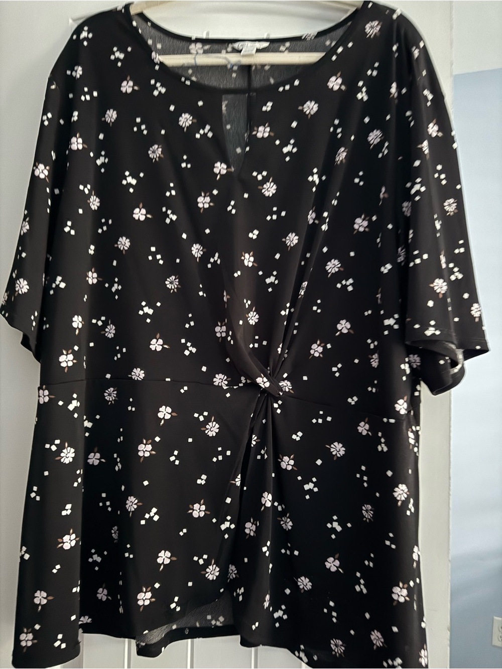 Cato Black and White floral pattern blouse